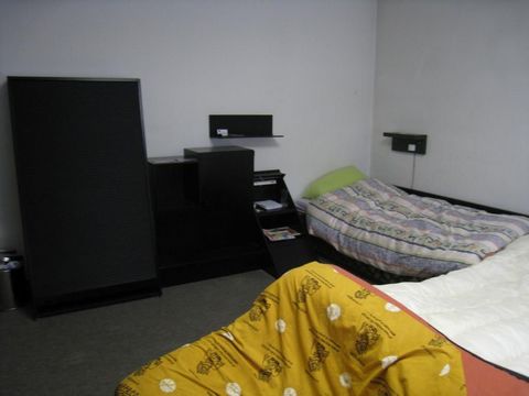 Combined room, 2-bed room, suitable for interns, professionals, Fully furnished room, everyone has their own bed bed, chest of drawers, wardrobe. Bed linen if required Fully equipped kitchen kitchen, cupboards, refrigerator, stove, washing machine, d...