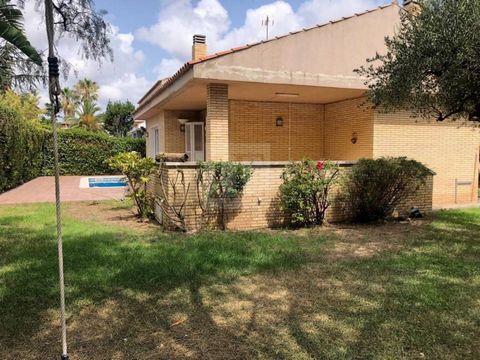 Total surface area 692,3 m², villa usable floor area 140 m², double bedrooms: 3, 2 bathrooms, ext. woodwork (pedro), kitchen, dining room, state of repair: , garage, garden, utility room, floor no.: 2, swimming pool, sunny, terrace, lands: , double g...