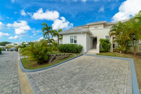 Located in St. James. Westmoreland Hills is a newly completed development comprising of white washed coral villas over looking the sea. It is gated and has recently installed a security guard’s hut at the main entrance offering 24-hour security for 1...