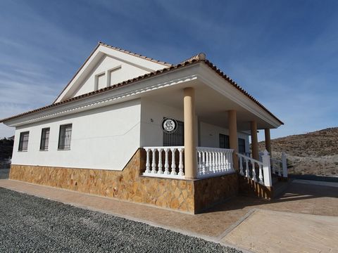 Located in . This recently renovated country house in located in Los Casarejos. The 232m2 property sits on a private plot of 20.000m2 with 2000m2 fenced off. there is a private swimming pool 4m x 8m , with an outside shower and gravelled plot. On the...