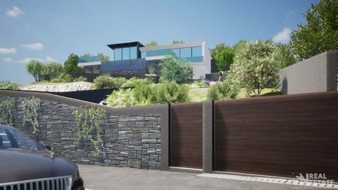 Located in Calheta. Fabulous 3 bedroom villa in the final stages of construction in Estreito Calheta, a unique opportunity to acquire your dream home, modern and luxurious with high quality finishes, in a unique setting. With the rooms in private sui...