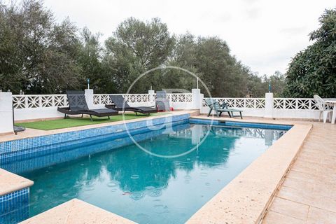RUSTIC FINCA WITH SWIMMING POOL WITH CERTIFICATE OF OCCUPANCY Discover this spectacular residence in Sencelles: a villa with swimming pool, set on a generous plot of 2740m², offering an idyllic space to enjoy the outdoors and create memorable experie...