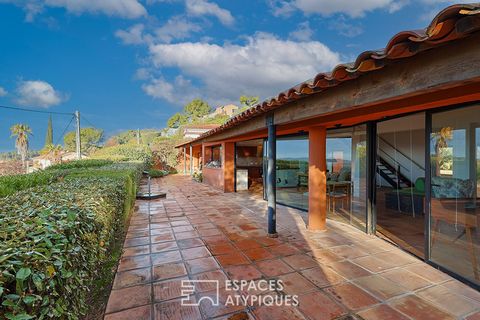 - Exclusivity of Atypical Spaces - Ideally located on the heights of Ollioules in the Var, we offer you this essentially single-storey house. The whole is airy, unfolding in the space, from the inside to the outside, in complete osmosis with its envi...