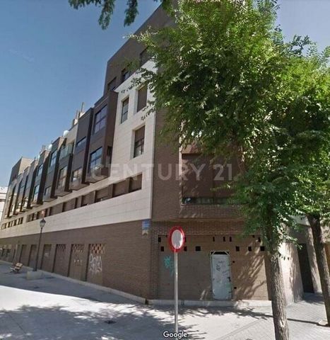 ¿Quieres comprar un piso en Leganés (Madrid)? Excelente oportunidad de adquirir este piso, con una superficie de 150m2, ubicado en la localidad de Leganés, provincia de Madrid. Se trata de un piso muy amplio con dependencias grandes donde no tendrás ...