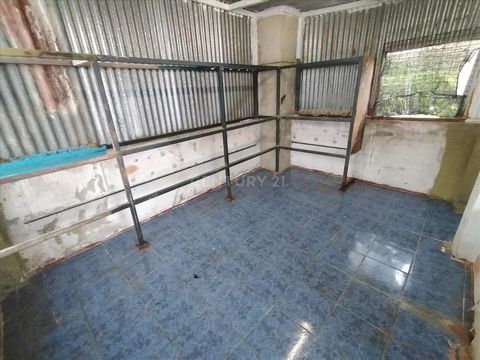 Do you want to buy a 3-bedroom semi-detached house for sale in Camas? Excellent opportunity to acquire this residential semi-detached house with an area of 124 m² well distributed in 3 bedrooms and 1 bathroom located in the town of Camas, province of...