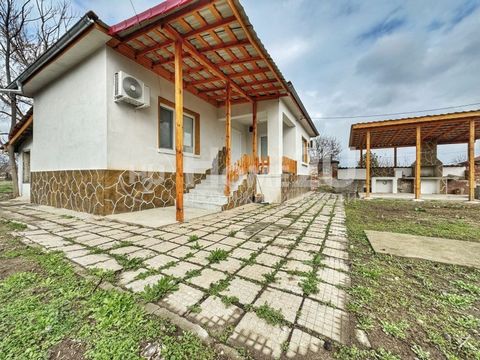 We present to your attention a house in the village of Mirovo of 71 square meters with the following distribution: entrance hall, bedroom, kitchen, living room, bathroom and veranda. The property has an adjoining building of 30 square meters, which c...
