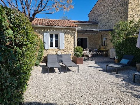 Charming home in the heart of the Luberon, you are in Gordes in a Provencal hamlet-style residence with stone houses on 3 ha of landscaped land. Cars stay at the entrance of the condominium and the hamlet is pedestrian. Large swimming pool in co-owne...