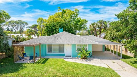 This meticulously remodeled 3-bedroom, 2-bathroom turnkey furnished home boasts comfort and style, offering an unparalleled blend of modern convenience and timeless charm. Whether you're seeking a lucrative investment opportunity to add to your portf...