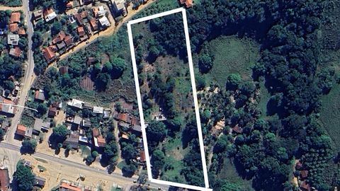 Investment opportunity with a total area of 15690 m2 located in Saquarema, Rio de Janeiro. This property offers a privileged scenario for various ventures, enabling a wide variety of businesses. The land has a good flat area, which facilitates the de...