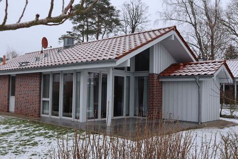 Great! Modern holiday home with sauna and boat on the Müritz, quiet, sunny south/west location, close to the water and the beach. Ideal for families, couples and seniors.