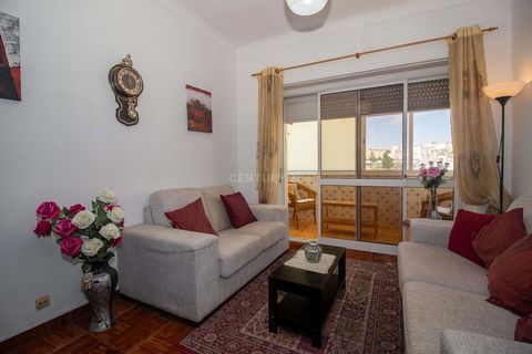 Découvrez votre nouvelle maison à Olival Basto, à quelques pas de la station de métro Senhor Roubado! Nous sommes heureux de vous présenter un charmant appartement qui vous offre une combinaison unique de confort, d'hébergement et d'emplacement privi...