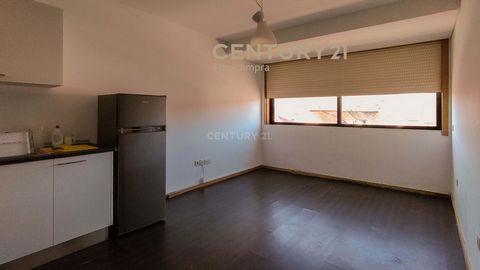 1 bedroom apartment on the main avenue of Salto, with unobstructed views and great solar orientation. It has double-glazed windows and shutters and shutters with electric lift, armored door and fire door and garage for one car. It is in good conditio...