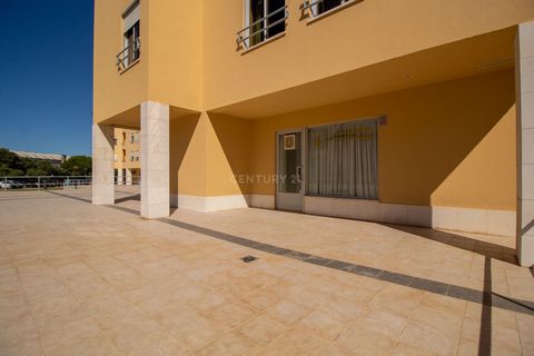 Excellent service/commercial space with 87.21mt2, 3 fronts and two entrances. It is surrounded by a series of services and shops right next to the Solinca de Oeiras in Medrosa. Area of villas and condominiums. Come and discover the potential of this ...