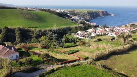 Rustic land with 1400 m2, located in the center of Porto Formoso with sea views. This land offers a blank canvas for those seeking an authentic connection with nature, combining rustic beauty with proximity to the Atlantic Ocean. Porto Formoso, locat...