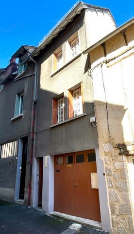 Small terraced house with two bedrooms and third small bedroom with bathroom shower room, kitchen, living room and garage/boiler room underneath. House on 4 levels = 3 flights of stairs! At entrance level, a garage measuring 15m² - but, impossible to...