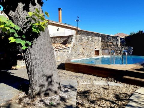 Village house of character, with exposed stones, of approximately 95m2 on a plot of 705m2 with swimming pool, in a quiet part of a picturesque village in Minervois. The ground floor offers a living room with pellet stove, a fitted kitchen partly open...