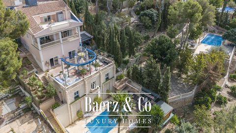 This charming villa is located in Costa d'en Blanes and has a lot of potential to become an absolute luxury villa. The property sits on a plot of approx. 800 m², the property has a constructed area of approx. 368 m² and is distributed over 3 levels a...