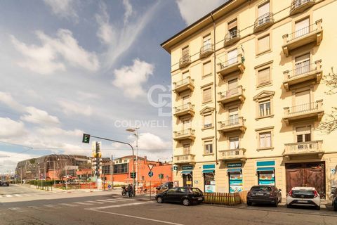 VIA BIGLIERI / LINGOTTO AREA ON THE FIRST FLOOR OF A PERIOD BUILDING I SELL A BEAUTIFUL APARTMENT USED AS AN AIRBNB. WITH A TOTAL AREA OF 69 SQ.M. THE APARTMENT CONSISTS OF TWO ROOMS WITH TWO BEDROOMS AND TWO BATHROOMS. THE ROOMS ARE FULLY FURNISHED ...