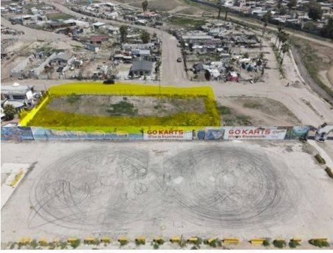 Excellent opportunity of Land Central Area, with Ocean View, either commercial or residential, at only $350usd per m2. There are 3 plots together, each with a dimension of 500m2, for a total of 1500m2. Located in Hacienda San Fernando, Playas de Rosa...