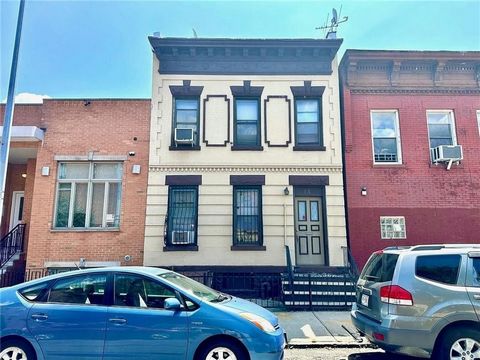 2 Family house on quiet street in Gowanus section of Brooklyn, built in 1899. House offers 2 floors plus partially finished basement, 4 bedrooms, 3 baths, 2 eat-in kitchens, wood floors, and large yard on a 20 x 90 lot. This is a perfect opportunity ...