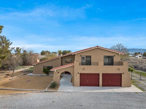 Terrific Large 4 Bedroom Home recently remodeled with tons of upgrades. Featuring over 3100 sq ft, new Tile Flooring Downstairs, new Carpet in the Bedrooms, Freshly painted inside and out. 3 HVAC systems which 2 of them are brand new. New Granite cou...
