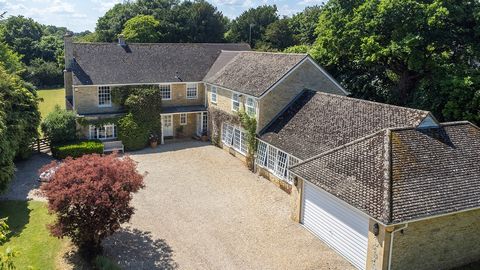 * Viewing Weekend - Saturday 13th April & Sunday 14th April* Strictly by appointment only. Please call to book your slot. Hollen House is a stylish and contemporary six bedroom family home, offering plenty of versatile space for a large family to rel...