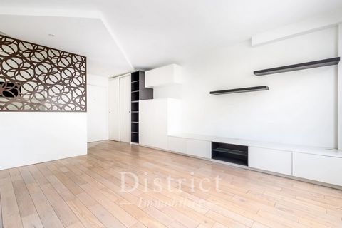 This entirely renovated apartment offering 51.38 sqm of living space as defined by the Carrez Law is on the 5th floor of a relatively recent building with a lift located by Porte Maillot metro station and near Place Saint Ferdinand. East/west facing ...