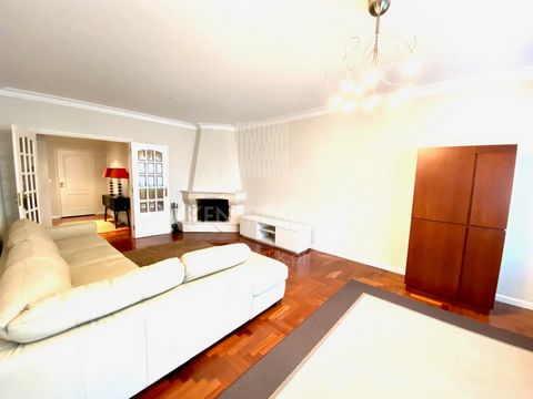 2 bedroom apartment, on the main street of São Miguel das Encostas is rented until August 2024, very bright, good areas. Living room with fireplace, and access to a good sized closed balcony where you can even make an office, equipped kitchen with ac...