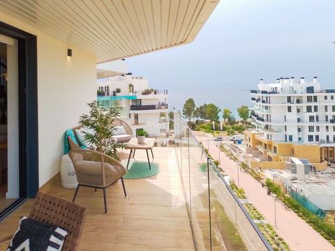 Brand new apartments and townhouses in a privileged area by the sea, on the beachfront between Villajoyosa and Benidorm. This development consists of dwellings of 2 and 3 bedrooms with large terraces, top quality finishes and sea views, in a complex ...