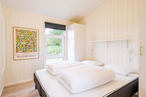 Super nice and bright cottage in Henne Strand. The cottage is for 8 people and has both sauna and spa. The kitchen is in open connection with the living room, which is a few steps down. Together with the wood stove, this makes the living room extra c...