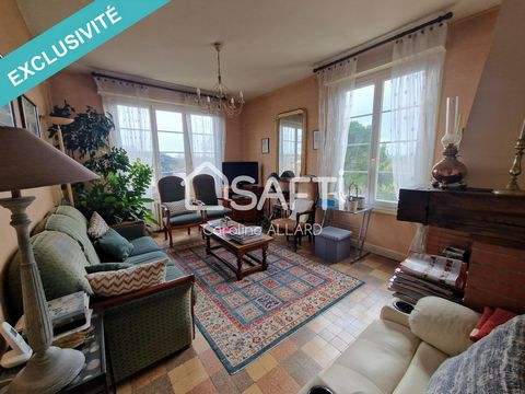 Located in the charming town of Lombez (32220), this house enjoys an ideal location. The house is a real family cocoon with its 185 m² of living space. It consists of 5 rooms, including 4 bedrooms, thus offering a comfortable living space for all its...