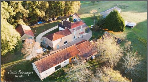 Cécile Bézanger offers this house with cottage, located in the Périgord Noir near the Pays de Belvès. On a plot of 6.5 hectares consisting of woods, meadows, a vegetable garden and an organic orchard and a forest garden, you will enjoy this haven of ...