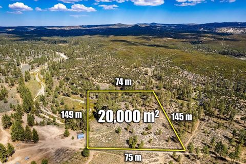 Offered for sale is the assignment of rights to two hectares in the Sierra de Ensenada, located one hour away from the city. The land is surrounded by pine trees and adjoins a stream that has water flow. With irregular measurements of 75 meters in fr...