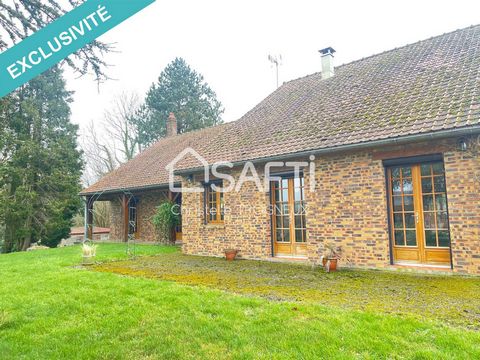 CHRISTELLE TROGNEUX Safti immobilier offers you in the charming city of Canaples (80670), this detached house with an ideal location in the heart of the countryside. This house, built in 2002, is built on a spacious plot of 2281 m² offering a garden,...