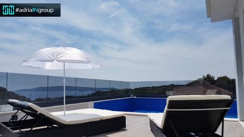 Okrug Donji, MODERN VILLA (new construction) Description VIEW/READ - Exclusive sale of the agency #adriaINgroup - The buyer pays a commission of 3% of the sale price Dear customers, a viewing of the property is possible only with a signed brokerage a...