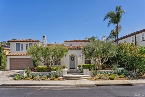 This meticulously maintained home in the exclusive gated community of San Juan Hills Estates epitomizes luxury living. Crafted by award-winning Taylor Woodrow, this semi-custom residence boasts high-end upgrades and designer finishes throughout. Rece...