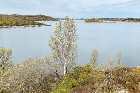 Holiday home located in a fantastic coastal landscape, situated on a hill with a panoramic view and only 20 m from the coast. An Eldorado for boating, diving, and fishing enthusiasts by the Sognefjord. The holiday home is 76 square meters and contain...