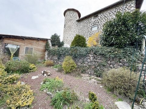 BARE OWNERSHIP with reservation of usufruct for the benefit of the seller during his life. 11 km from Le Puy-en-Velay, Solignac sur Loire, 17th century property, 'Fortified house', in very good condition on a plot of nearly 6000 m2. Possibility to ac...
