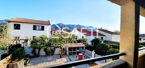Bright villa with beautiful volume, quietly located in a dead end. On the ground floor, 1 bathroom with shower and bath, toilet, 2 bedrooms, one of which and the equipped summer kitchen overlooks the outside and the pool of 6x5m. And 1 large garage o...