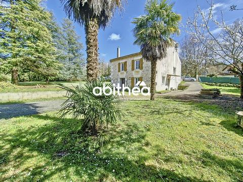 Country House | 3 bedrooms | Large Garage | Workshop | 2.700 m2 7 minutes from Saint Savinien, 20 minutes from Saintes and 15 minutes from St Jean d'Angely outside the flood zone in a bucolic environment with a beautiful park of about 3000m2 with tre...