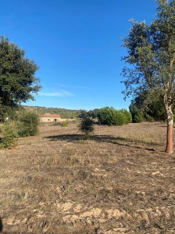 Plot of land, located in São Francisco da Serra, with a total 6.35 ha area, with cork oaks (cork exploitation) and water line (waterhole with approved license), a well and viability for Agricultural Support. It has a house, with 180 sqm, to recover. ...