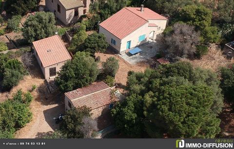 Mandate N°FRP141512 : Refined property complex consisting of a type 3 main house and two small type 2 houses, a garage and a large wooded garden. This set located in the town of L'Ile Rousse in a quiet location 3 minutes from the city center. Possibi...