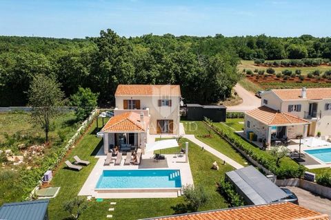 Location: Istarska županija, Tinjan, Tinjan. The luxurious villa located in the middle of enchanting central Istria represents a perfect combination of elegance, comfort and top style. This beautiful property offers the ultimate experience of the Med...