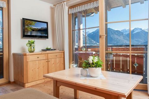 DREAM VIEW over Oberstdorf. Beautiful and bright 5-star apartment with natural larch wood floors. Postcard panoramas around the clock!
