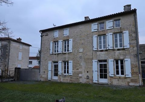 79270 FRONTENAY ROHAN ROHAN, EXCLUSIVITY, PRICE DROP, Béatrice Gautier offers you a stone house of about 174 m² including 4 bedrooms, dining kitchen with fireplace, living room with fireplace, office, bathroom, shower room, 2 toilets. VOLUME, CACHET,...