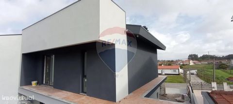 New 2 bedroom villa for sale at €250,000 - Plot 1 Living in Aveiro! 2 bedroom villa 100 meters from the Ria Walkways. Development with only 5 villas located 100 meters from the Ria de Aveiro Walkways (Esgueira)! 2 bedroom villa of modern architecture...
