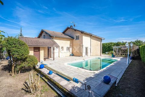 Ref. 868SR: Ségny, close to all amenities (schools, buses, shops), you will be charmed by this T6 detached house of 162m2 built in 1998 on 2 levels on a plot of 800m2 with heated swimming pool. It is composed of an entrance, a fully equipped kitchen ...