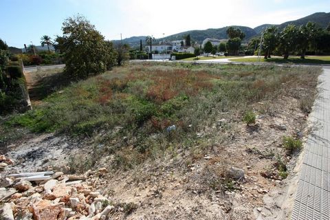 Appartement à vendre à Pedreguer Costa Blanca Alicante Espagne de 1123 m² sur un terrain résidentiel Sur ce terrain peut être construit une villa ou un complexe de 6 maisons avec un total de 613m 2 Cest un quartier très calme à proximité de tous les ...