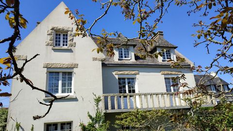 Traditionelles Haus in einer ruhigen Gegend, in der Nähe von Geschäften, Schulen, 2 km von den Stränden entfernt, auf der ersten Ebene gibt es eine Küche, ein schönes Wohnzimmer sehr hell nach Süden mit Balkon, zwei Schlafzimmer, Bad, WC. auf der 1. ...