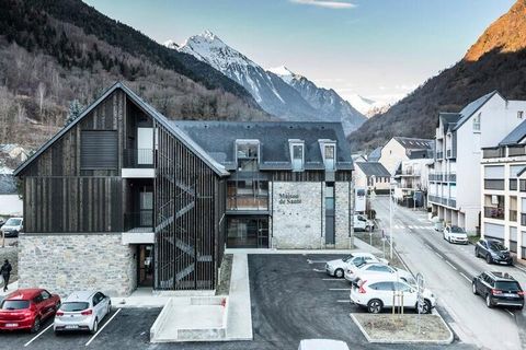 Dit charmante appartement, perfect voor maximaal 6 personen, bevindt zich op de 2e verdieping van een gastvrije residentie met een prachtig uitzicht op het zuiden op de Pyreneeën. Het beschikt over een gezellige en comfortabele indeling met een ruime...